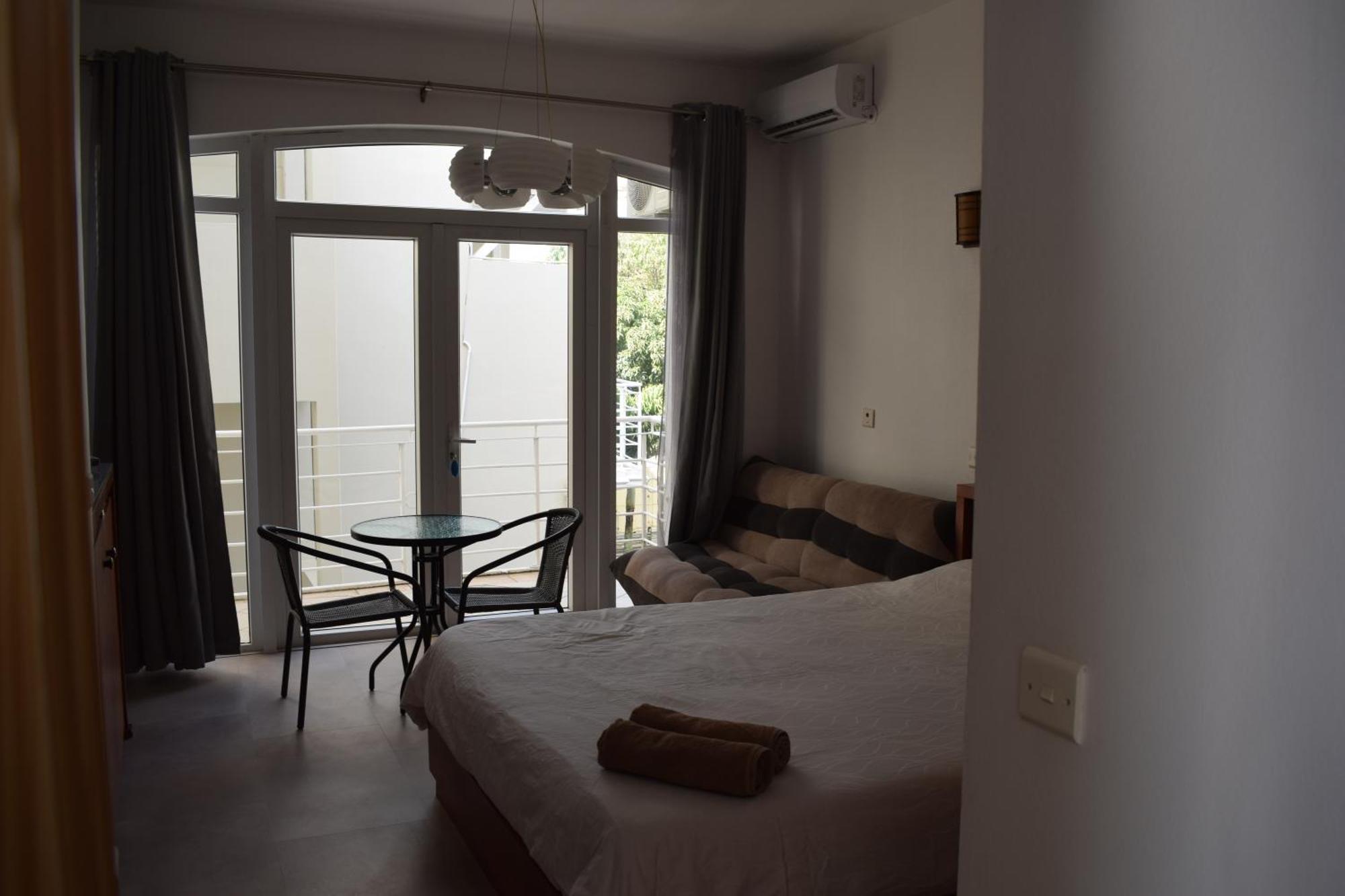 Ocean Drive Studio - Opposite The Beach กรองด์เบย์ ภายนอก รูปภาพ